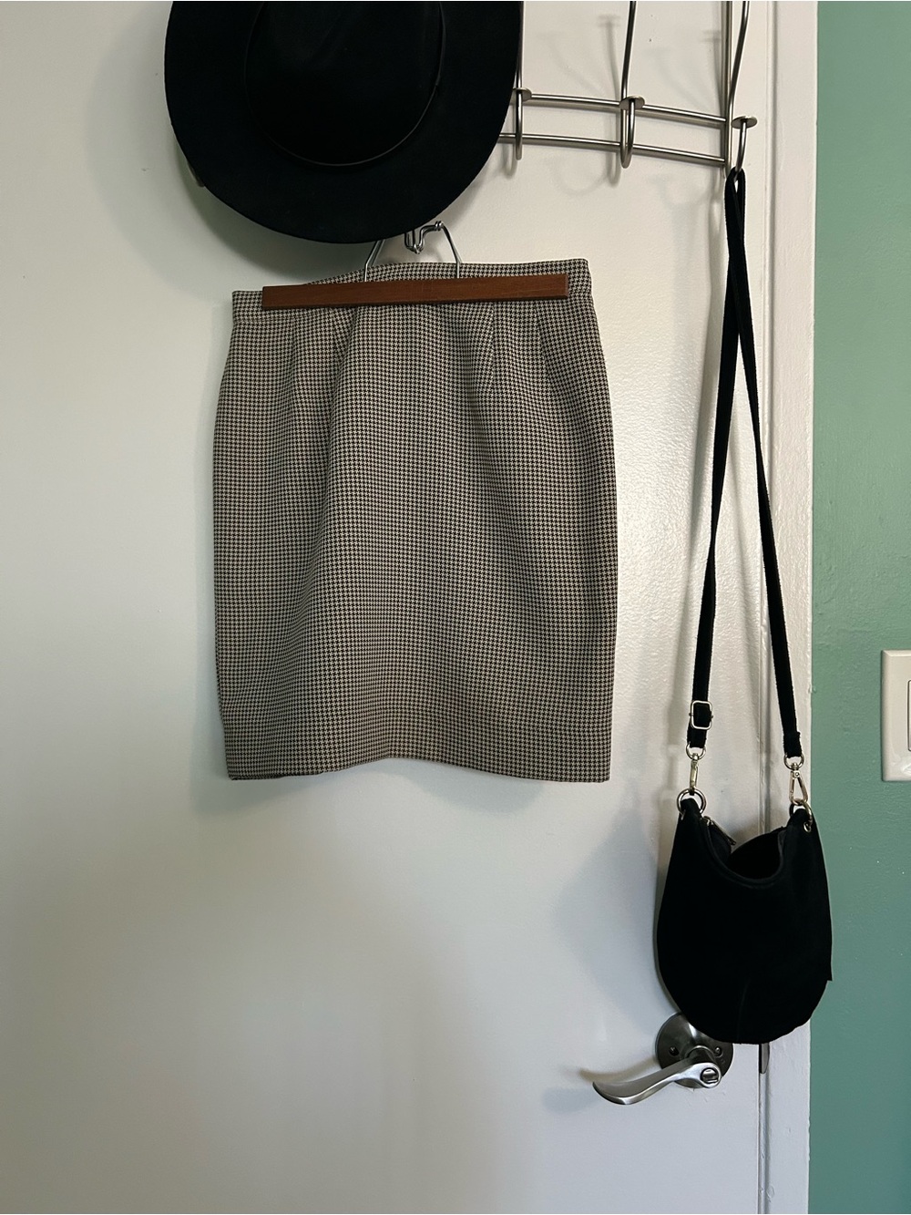 Tailored Houndstooth Pencil Skirt - Black & White